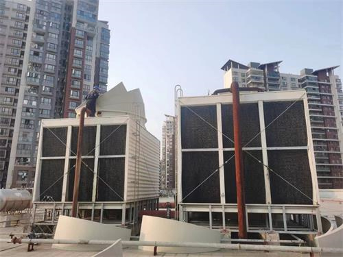具有节水和消白烟功能的大型工业冷却塔