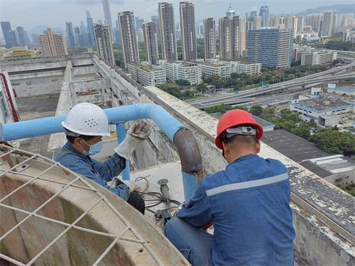 冷却塔的制冷效率高及所占空间范围小？,冷却塔与制冷机组配置